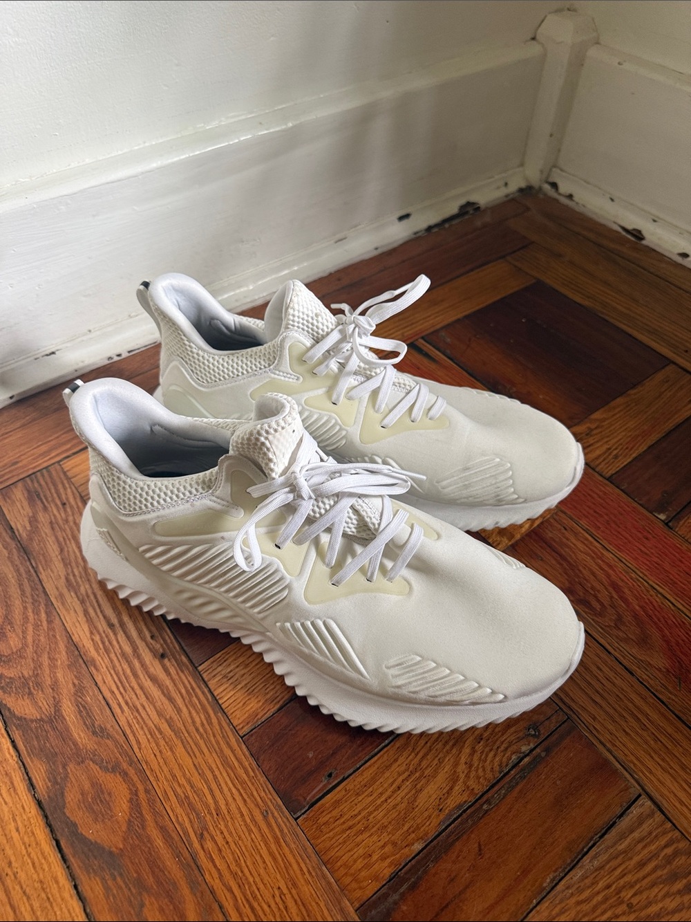 Men's White Athletic Lace-Up Sneakers